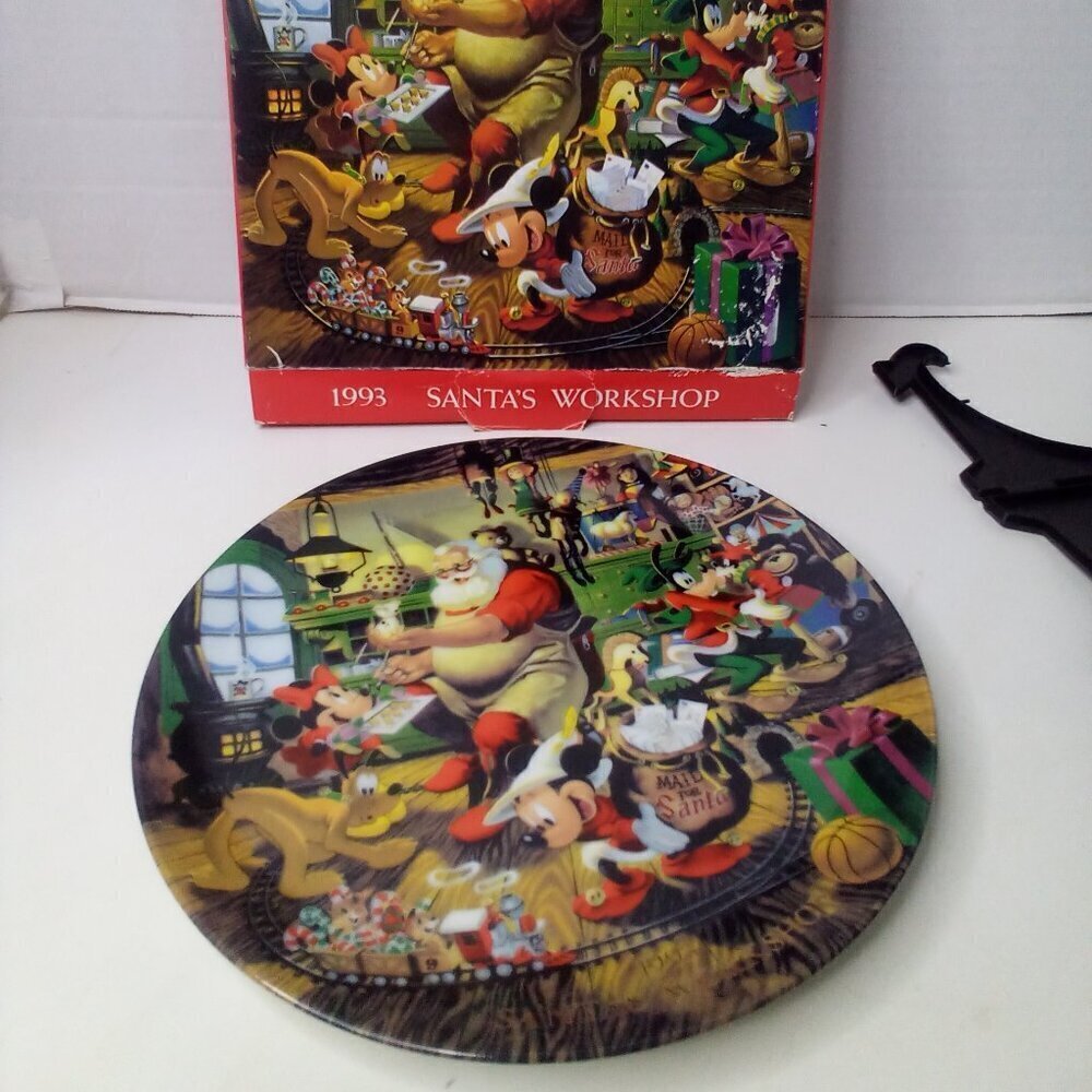 Santa's Workshop 1993 Decorative Plate Disney Store Mickey Minnie Goofy Pluto